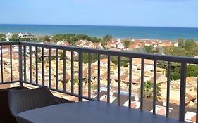 Apartamento Con Preciosas Vistas Al Mar,WIFI y piscina de temporada